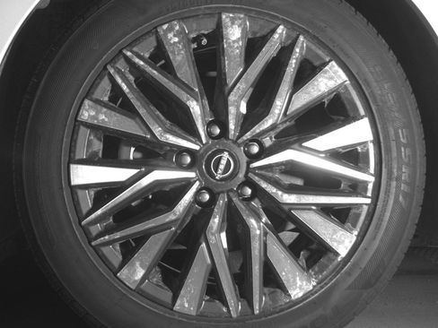Used 2025 Nissan Altima 2.5 SV FWD image 12