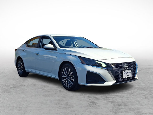 Used 2023 Nissan Altima 2.5 SV AWD/4WD image 3