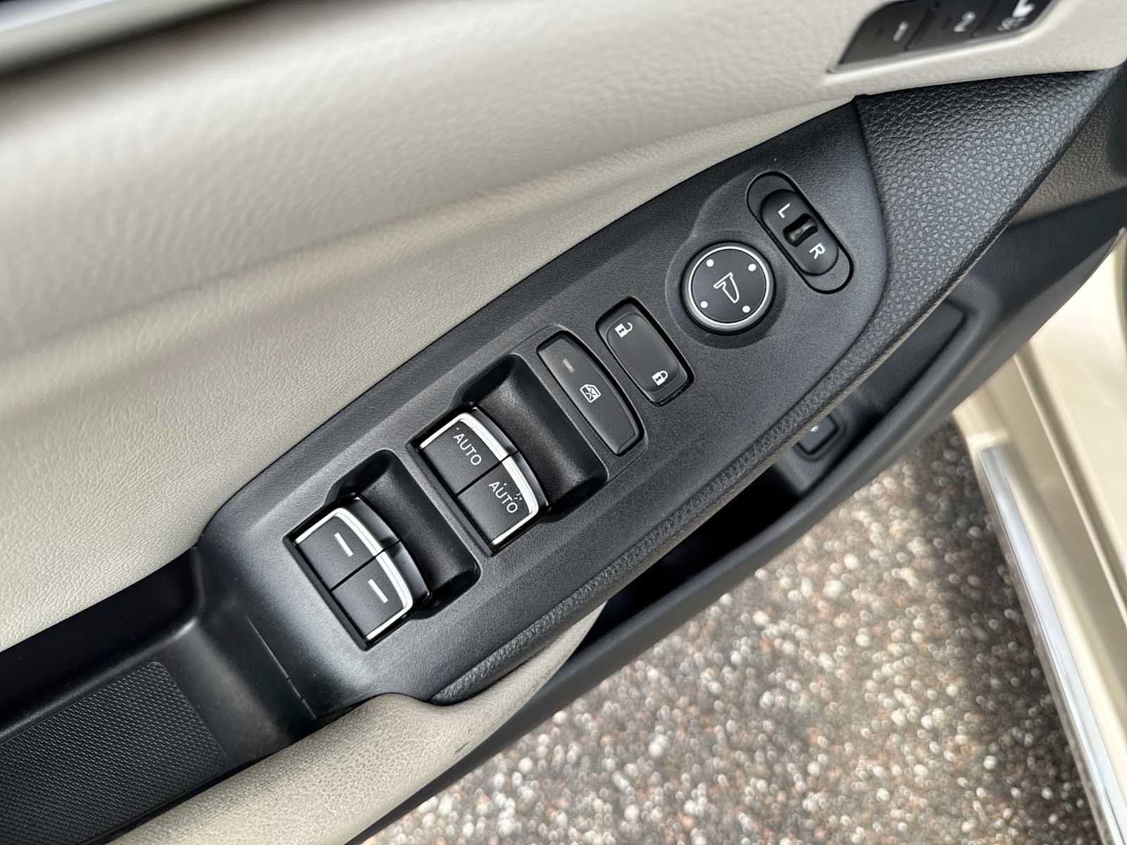 Used 2018 Honda Accord Touring image 15