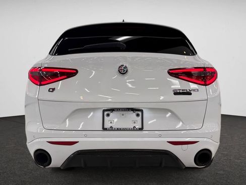 Used 2022 Alfa Romeo Stelvio Veloce image 11