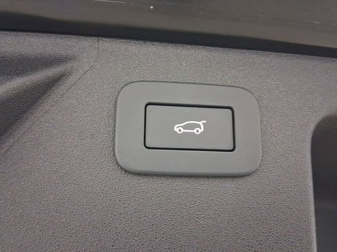 Used 2025 Land Rover Discovery Sport Dynamic SE image 31