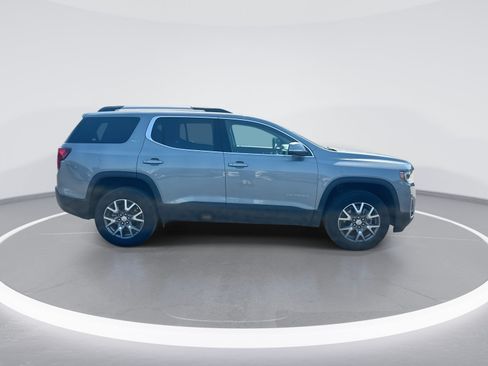 Used 2023 GMC Acadia SLT w/ LPO, Floor Liner Package FWD image 10