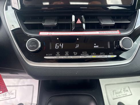 Used 2025 Toyota Corolla LE FWD image 51