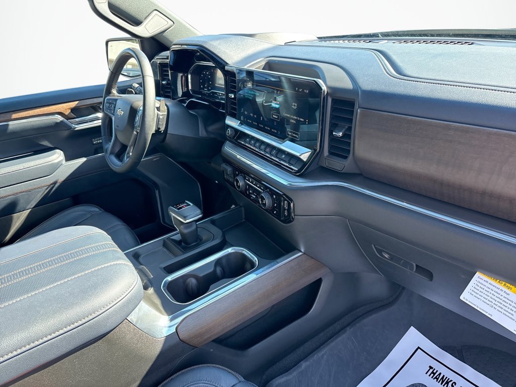 Used 2023 Chevrolet Silverado 1500 High Country w/ High Country Premium Package AWD/4WD image 15