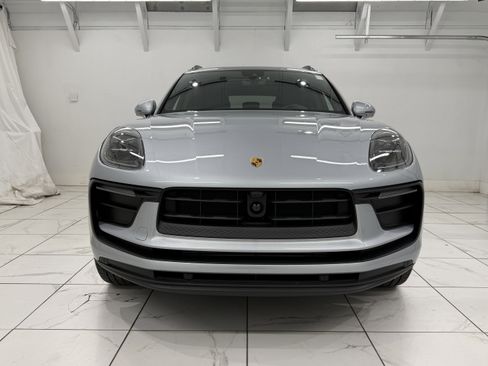 Certified 2025 Porsche Macan image 9