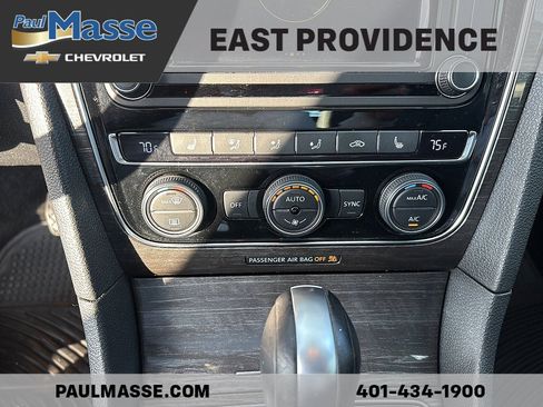Used 2018 Volkswagen Passat 2.0T SE FWD image 15