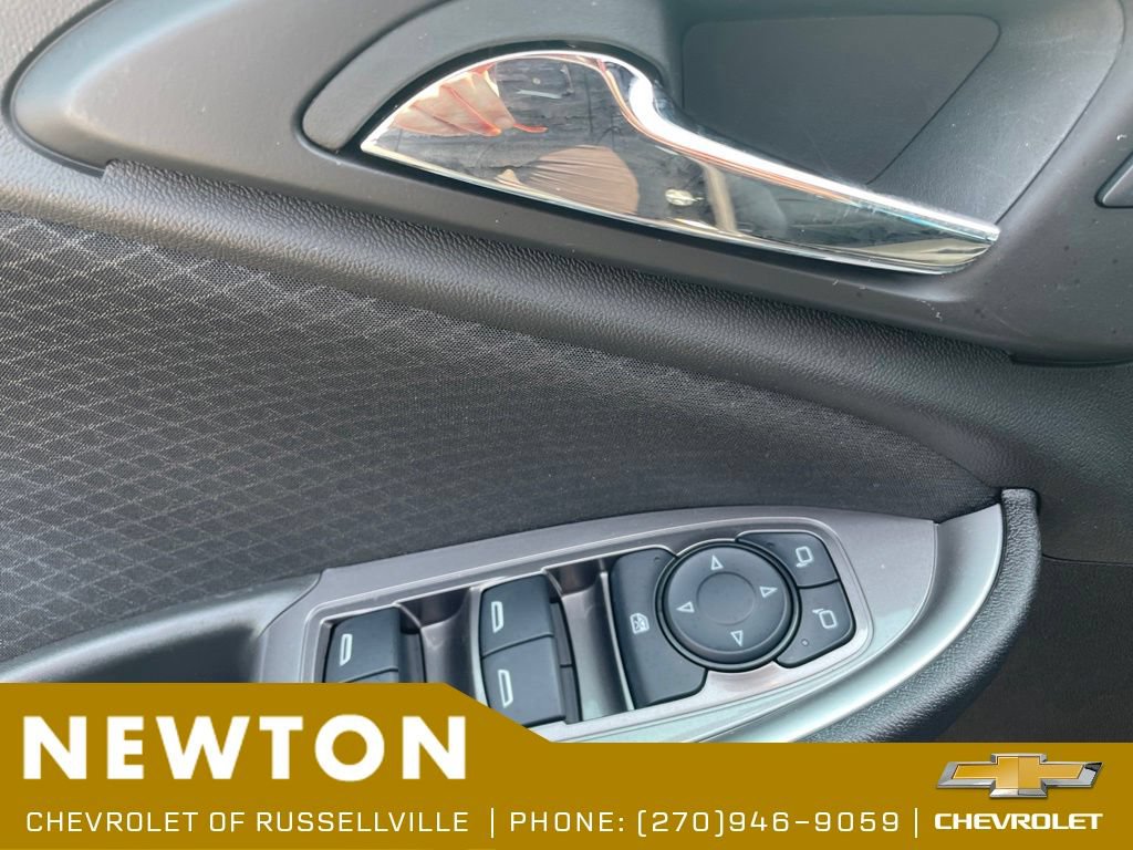 Used 2025 Chevrolet Malibu RS FWD image 9