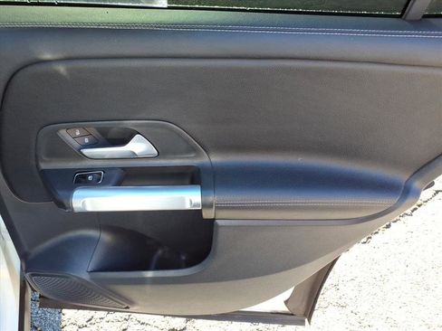 Used 2022 Mercedes-Benz GLB 250 GLB 250 image 17