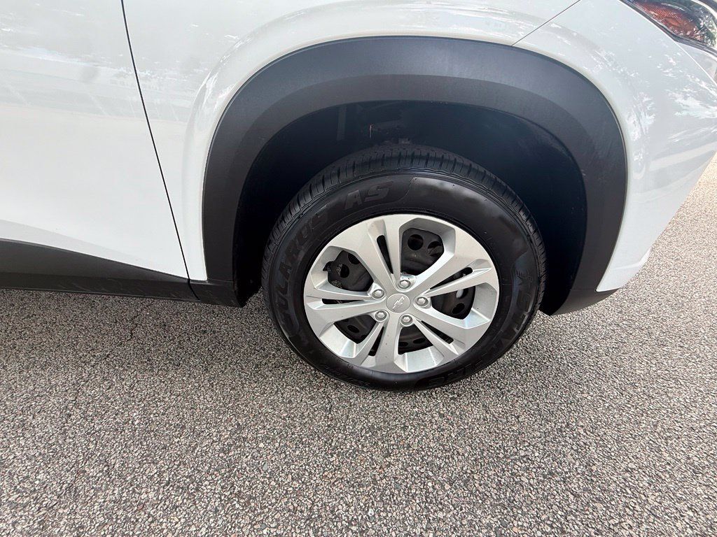 Used 2025 Chevrolet Trax LS FWD image 31