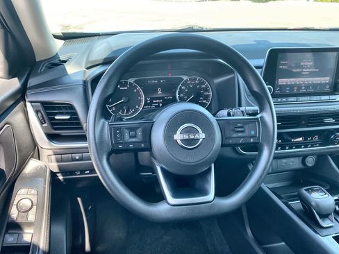 Used 2024 Nissan Rogue SV FWD image 14