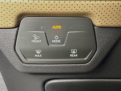 Certified 2024 Volkswagen Atlas Cross Sport SE w/ Panoramic Sunroof Package AWD/4WD image 11