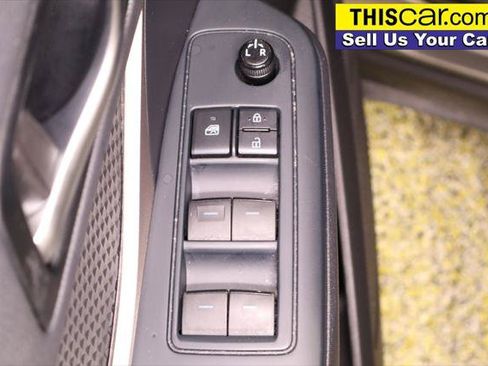 Used 2021 Toyota C-HR LE FWD image 30