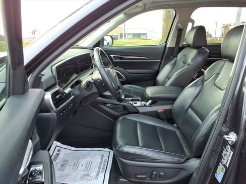 Used 2025 Kia Telluride S FWD image 25