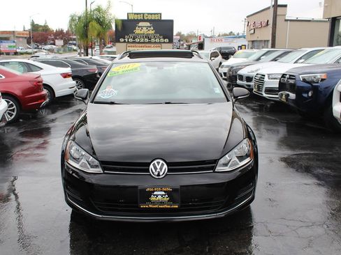 Used 2017 Volkswagen Golf SE image 3