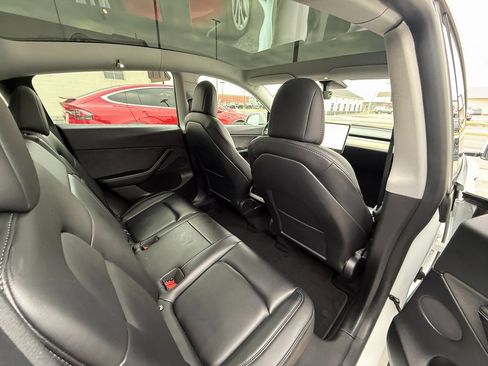 Used 2021 Tesla Model Y Long Range image 10