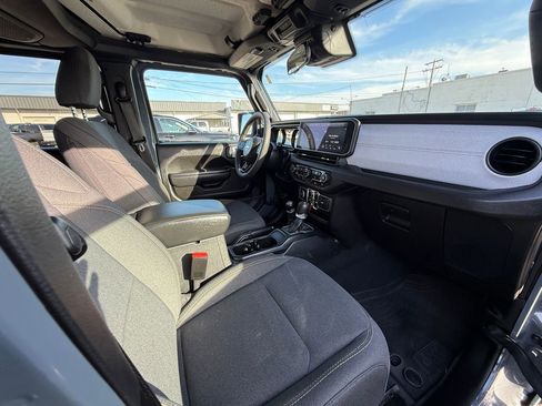 Used 2024 Jeep Wrangler Unlimited w/ Convenience Group AWD/4WD image 16