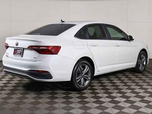 Used 2023 Volkswagen Jetta SE FWD image 8