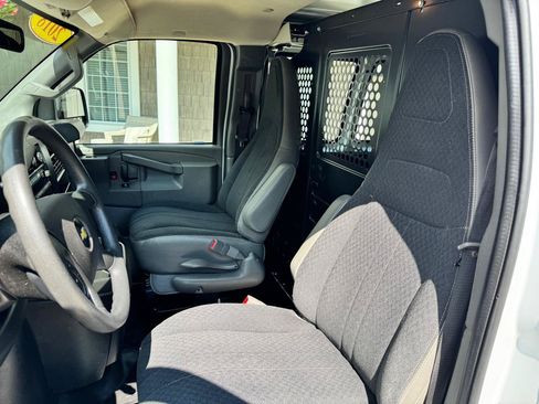 Used 2018 Chevrolet Express 2500 w/ Driver Convenience Package RWD image 12
