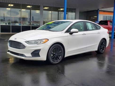 Used 2020 Ford Fusion SE FWD image 2