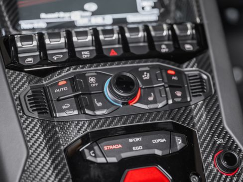 Used 2021 Lamborghini Aventador SVJ AWD/4WD image 39