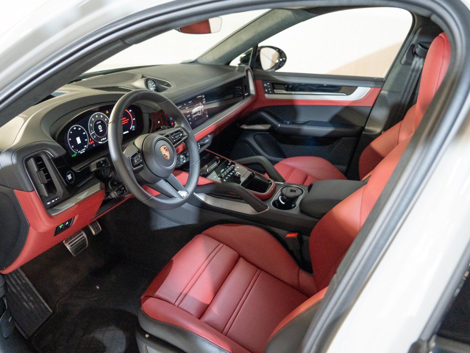 Certified 2026 Porsche Cayenne GTS AWD/4WD image 4