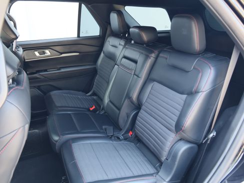 Used 2025 Ford Explorer ST-Line RWD image 32