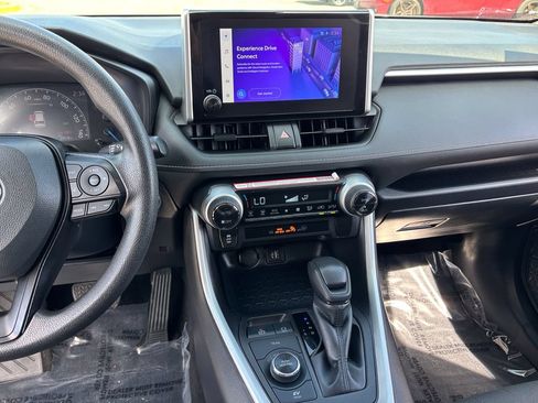 Used 2025 Toyota RAV4 XLE AWD/4WD image 21