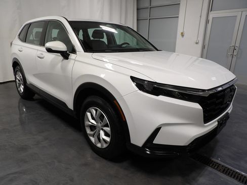 Used 2023 Honda CR-V LX image 2