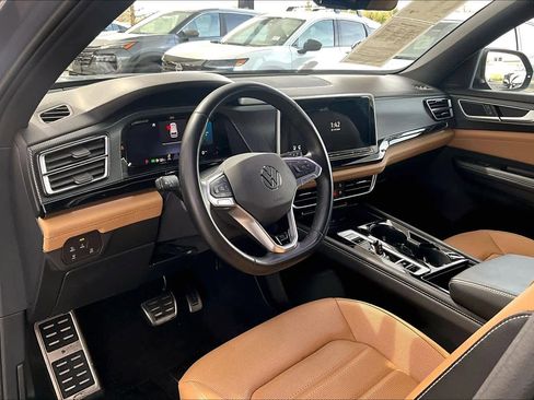 Used 2024 Volkswagen Atlas Cross Sport SEL R-Line image 17