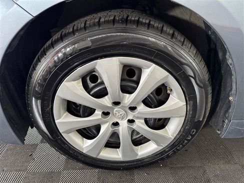 Used 2022 Toyota Corolla LE FWD image 29