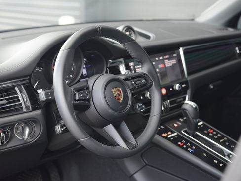 Certified 2026 Porsche Macan Turbo AWD/4WD image 4