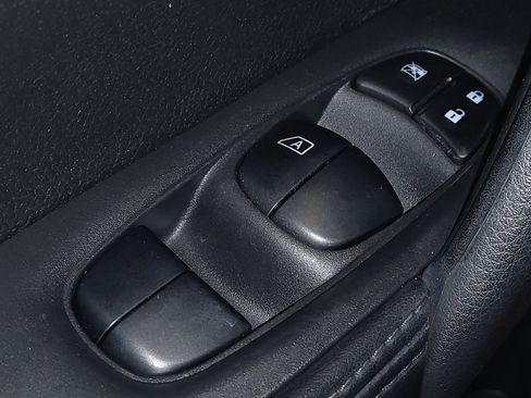 Used 2020 Nissan Rogue Sport SV w/ Technology Package image 27