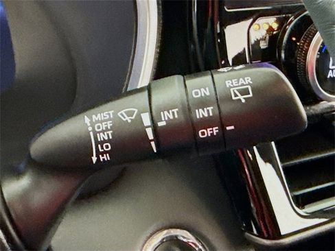 Used 2023 Toyota Highlander Limited image 16