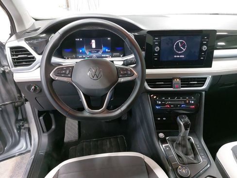 Used 2025 Volkswagen Taos SE AWD/4WD image 15