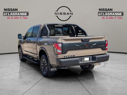 Used 2021 Nissan Titan PRO-4X w/ Pro-4x Convenience Package image 7