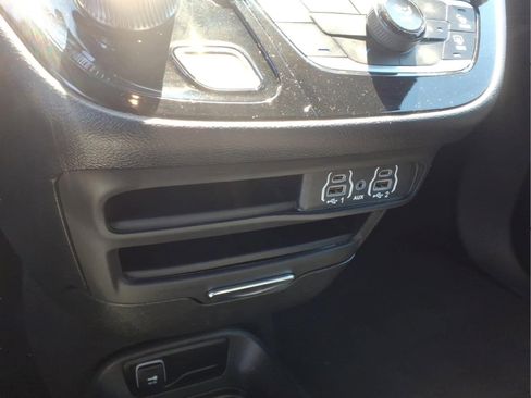 Used 2025 Chrysler Pacifica Select FWD image 17