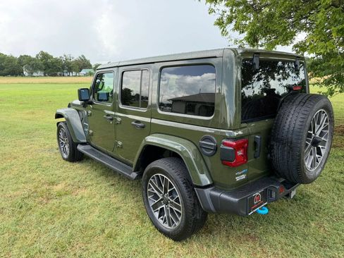 Used 2023 Jeep Wrangler Unlimited Sahara w/ Cold Weather Group AWD/4WD image 7