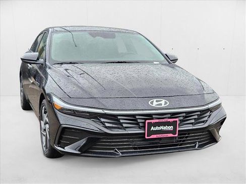 Used 2025 Hyundai Elantra SEL FWD image 7