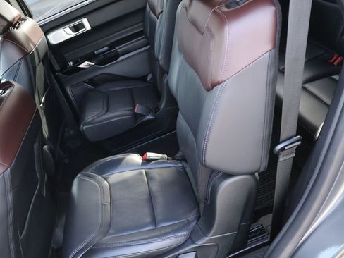 Used 2023 Ford Explorer Platinum w/ Technology Package AWD/4WD image 16