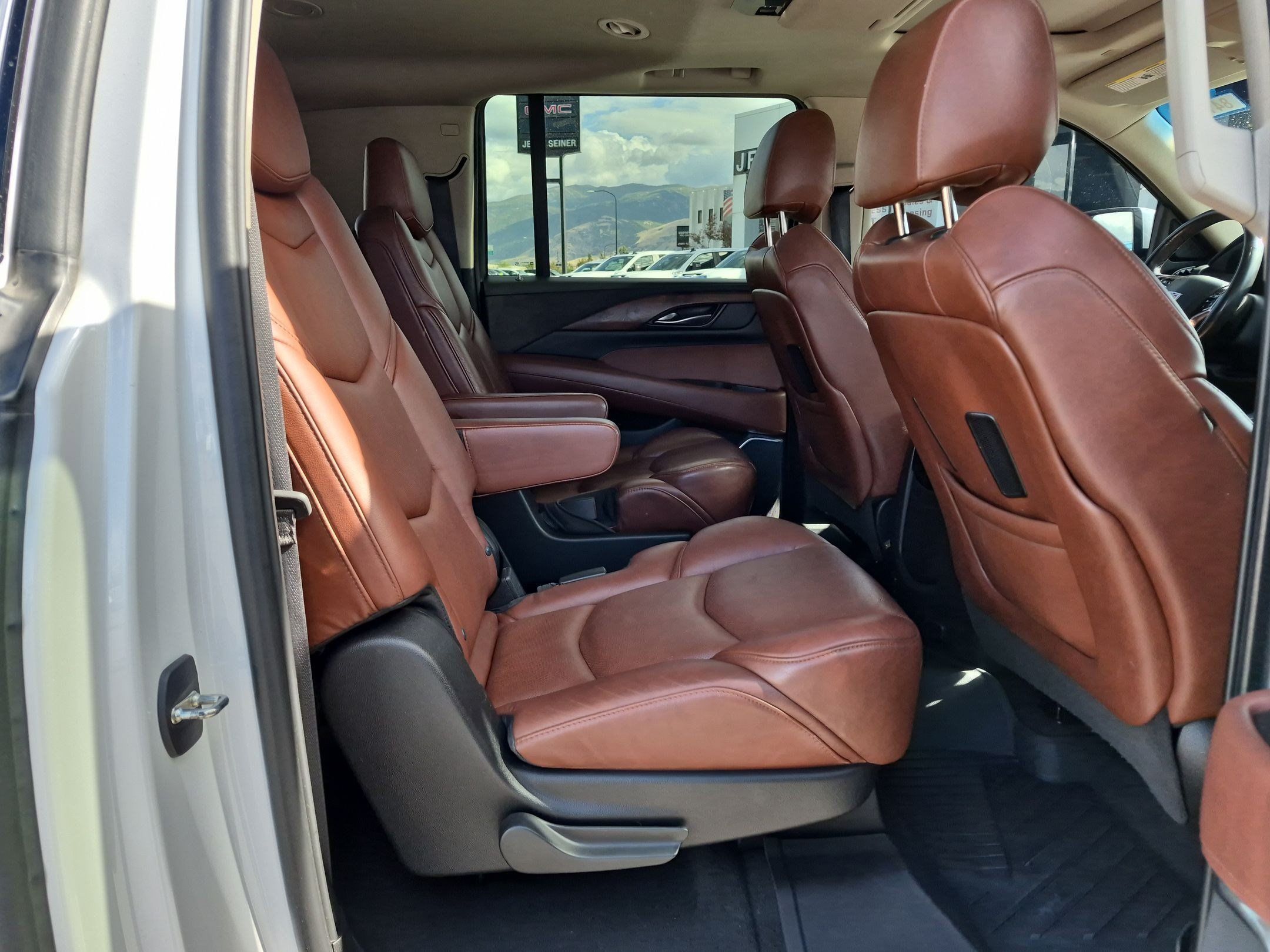 Used 2019 Cadillac Escalade ESV Premium Luxury AWD/4WD image 30