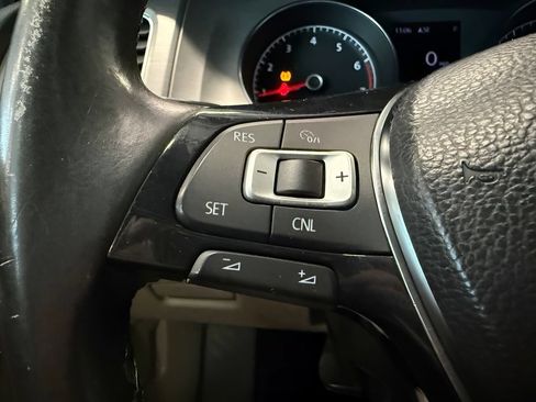 Used 2016 Volkswagen Golf SE FWD image 18