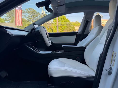 Used 2021 Tesla Model Y Long Range image 25