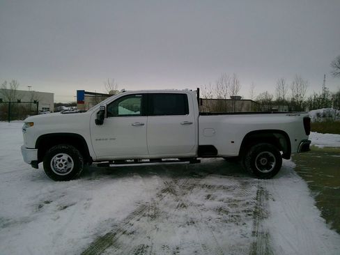 Used 2023 Chevrolet Silverado 3500 LTZ w/ LTZ Convenience Package image 4