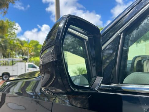 Used 2023 Cadillac Escalade Premium Luxury w/ Performance Package AWD/4WD image 32