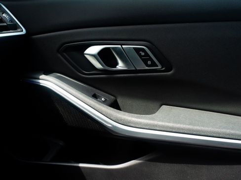 Used 2021 BMW 330i xDrive 330i xDrive w/ Convenience Package image 23