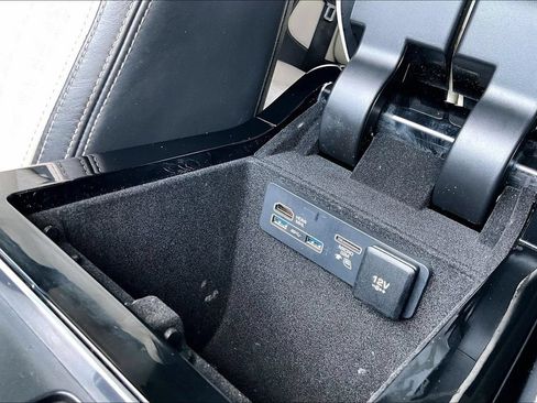 Used 2018 Land Rover Range Rover Velar AWD/4WD image 16