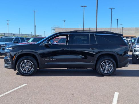 Certified 2025 Chevrolet Traverse LT image 3