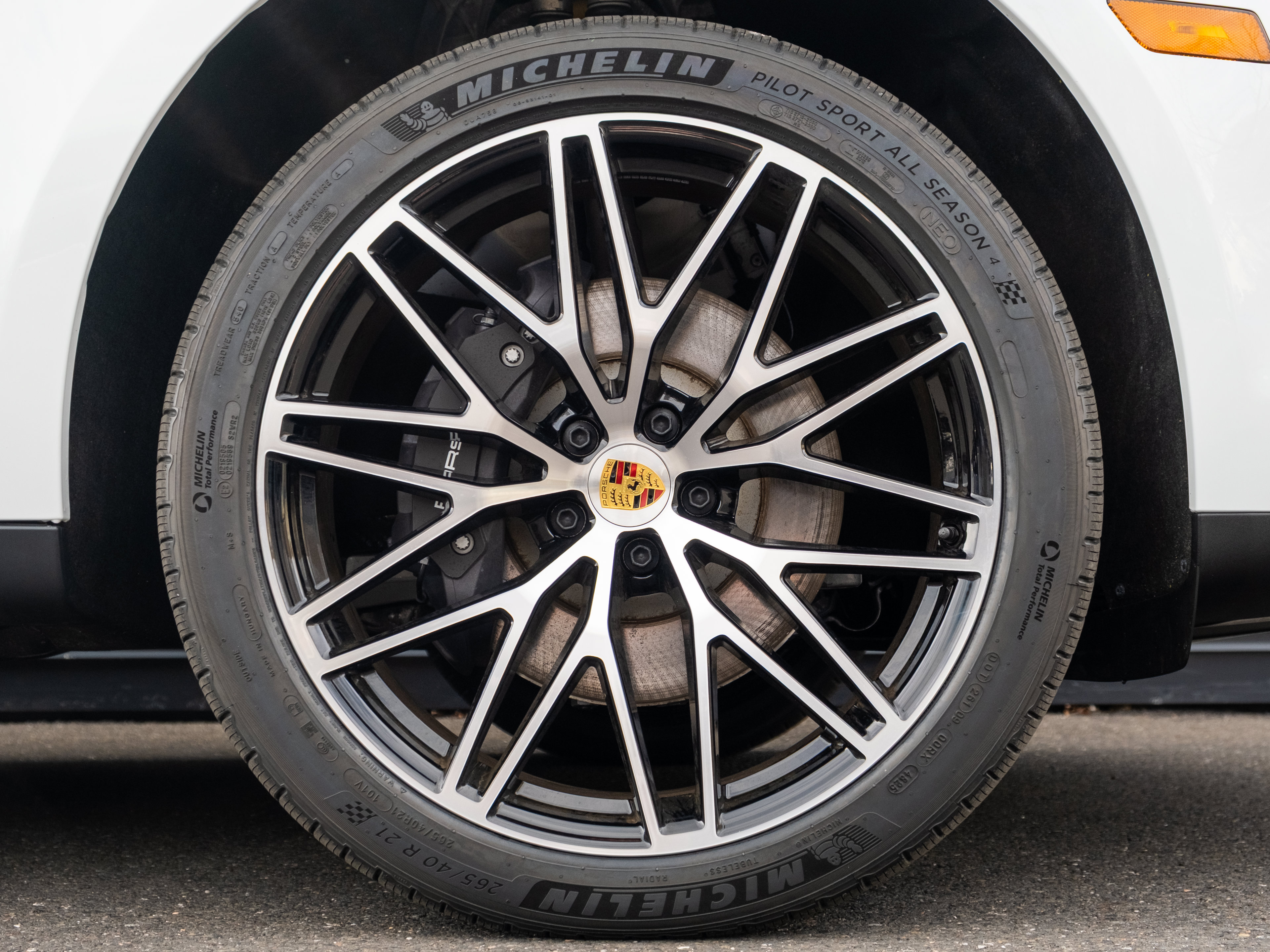 Certified 2026 Porsche Macan AWD/4WD image 15