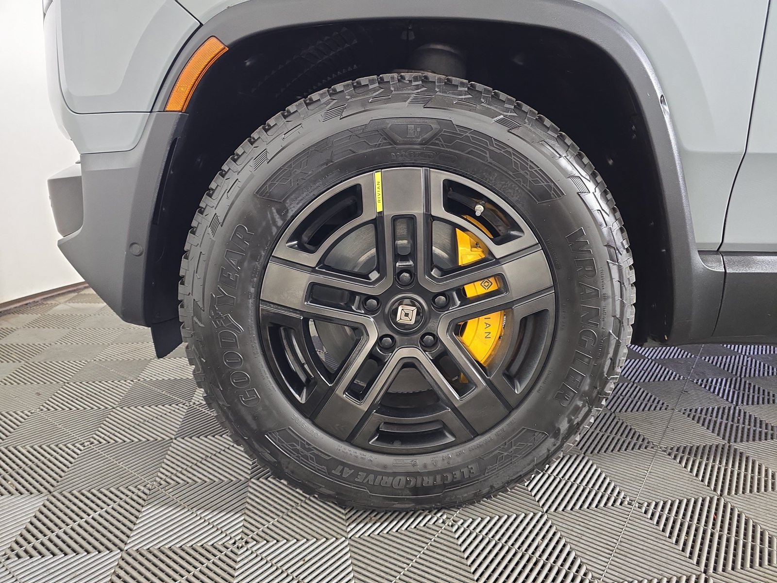 Used 2022 Rivian R1T Adventure AWD/4WD image 9