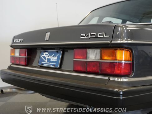 Used 1988 Volvo 240 Sedan RWD image 31